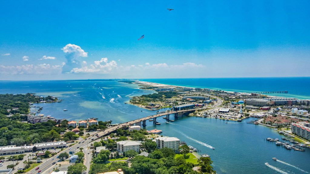 Beachfront homes and coastline in Gulf Breeze Florida